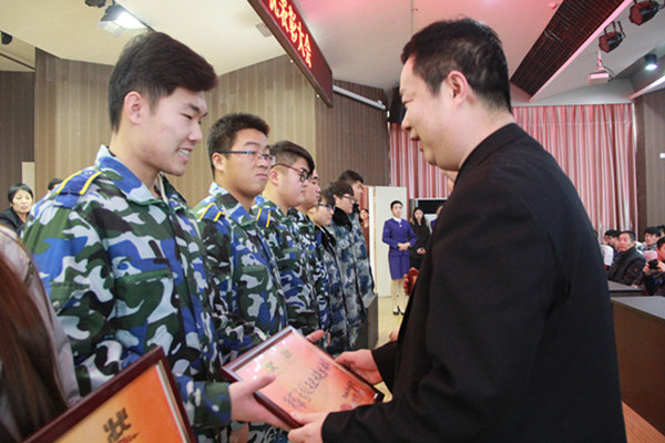 我院召開2014-2015學(xué)年學(xué)生評優(yōu)表彰大會