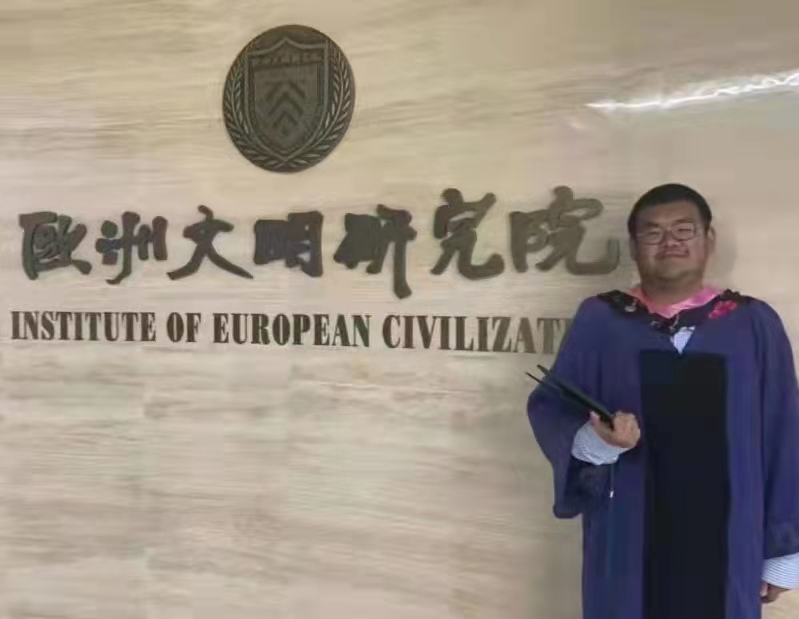 劉濤--- ２０２1年碩士研究生畢業(yè)后目前在天津師范大學(xué)工攻讀世界史博士學(xué)位。