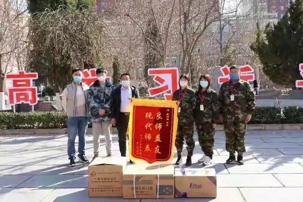 春暉遍澤桃李樹(shù)，碩果滿(mǎn)掛瓊瑤枝！