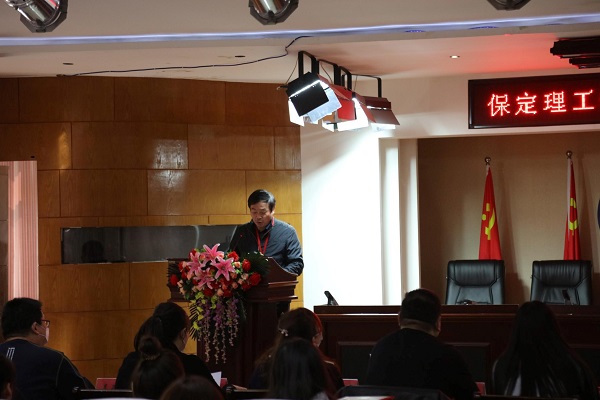2022年3月26日14點(diǎn)，第十二屆全國(guó)大學(xué)生電子商務(wù)“創(chuàng)新、創(chuàng)意及創(chuàng)業(yè)”挑戰(zhàn)賽保定理工學(xué)院校賽決賽在一教211報(bào)告廳順利舉行。