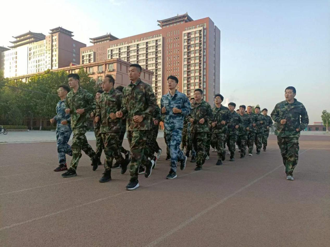 強化凝“新”聚力,賡續(xù)立德樹人——我?!皞鲙蛶А笔叫氯肼気o導員培訓圓滿結束