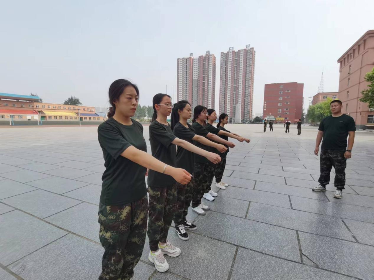 強化凝“新”聚力,賡續(xù)立德樹人——我?!皞鲙蛶А笔叫氯肼気o導員培訓圓滿結束
