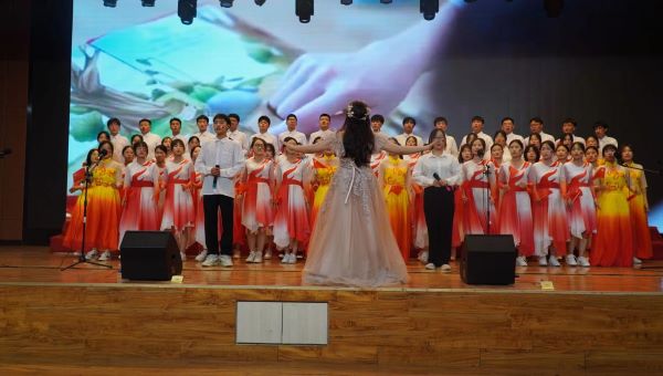“青春孕育無限希望，青年創(chuàng)造美好明天”大型合唱會圓滿落幕！