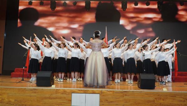 “青春孕育無限希望，青年創(chuàng)造美好明天”大型合唱會圓滿落幕！