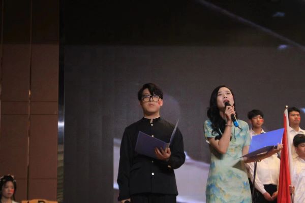 “青春孕育無限希望，青年創(chuàng)造美好明天”大型合唱會圓滿落幕！