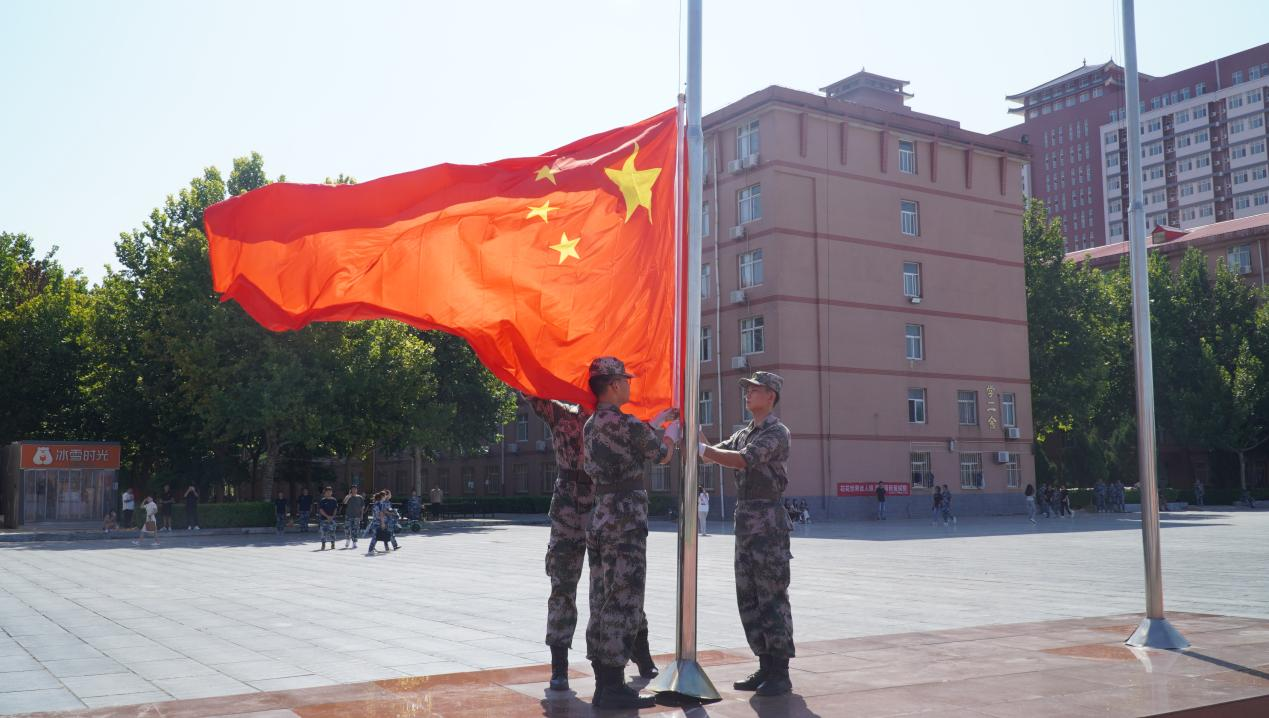 保定理工學(xué)院2023級新生軍訓(xùn)開營式隆重舉行