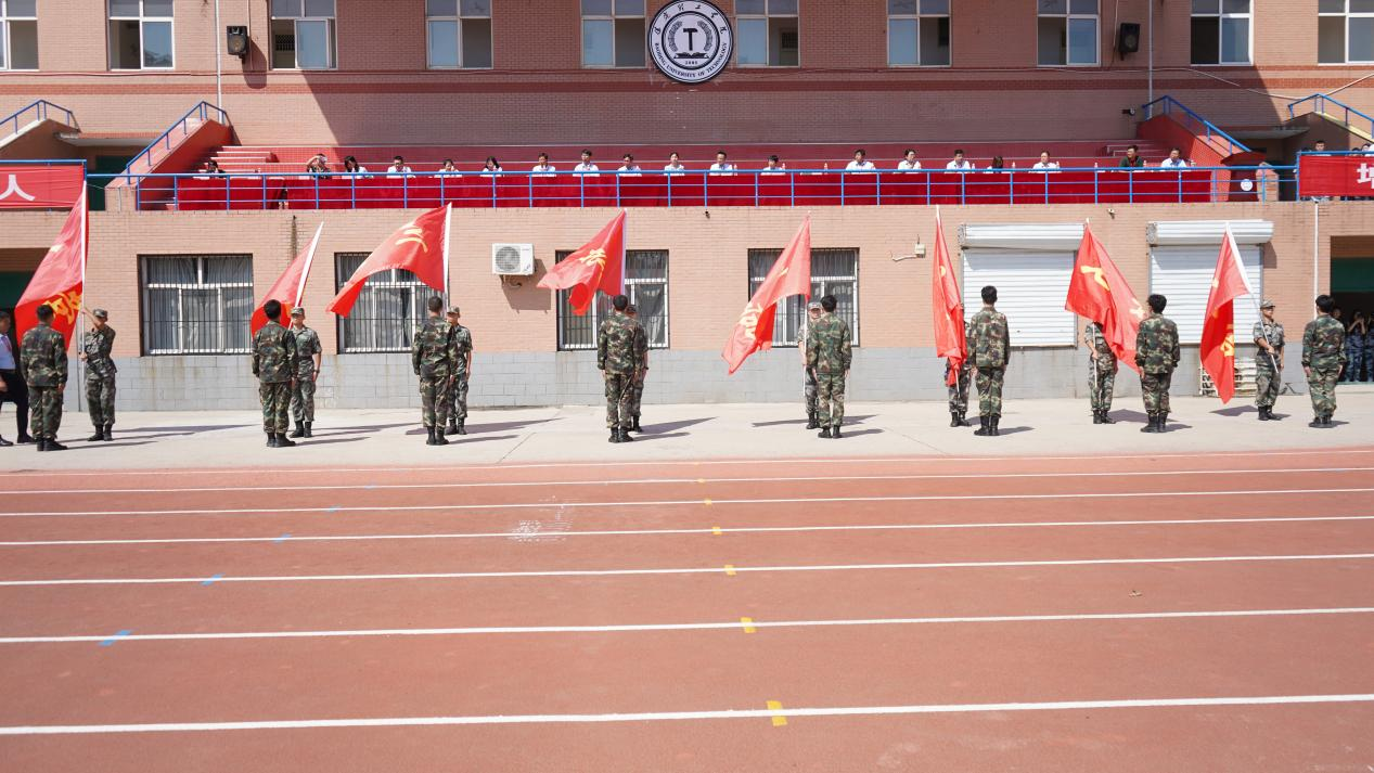 保定理工學(xué)院2023級新生軍訓(xùn)開營式隆重舉行
