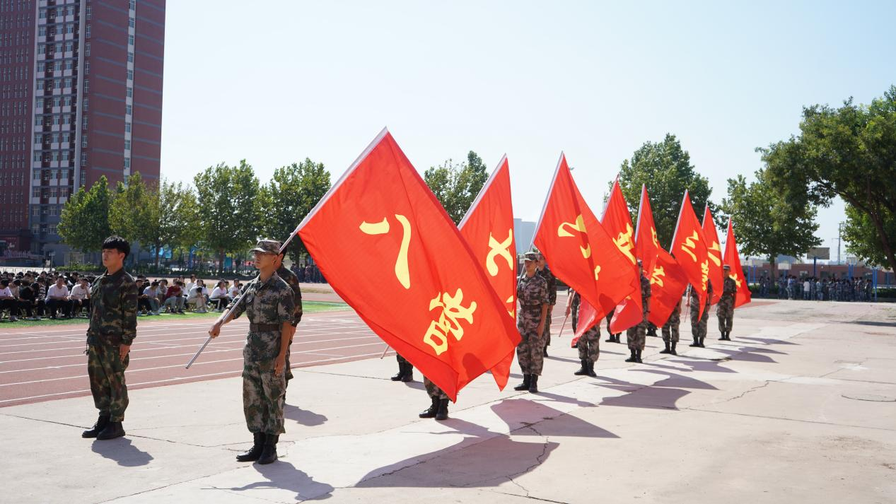 保定理工學(xué)院2023級新生軍訓(xùn)開營式隆重舉行