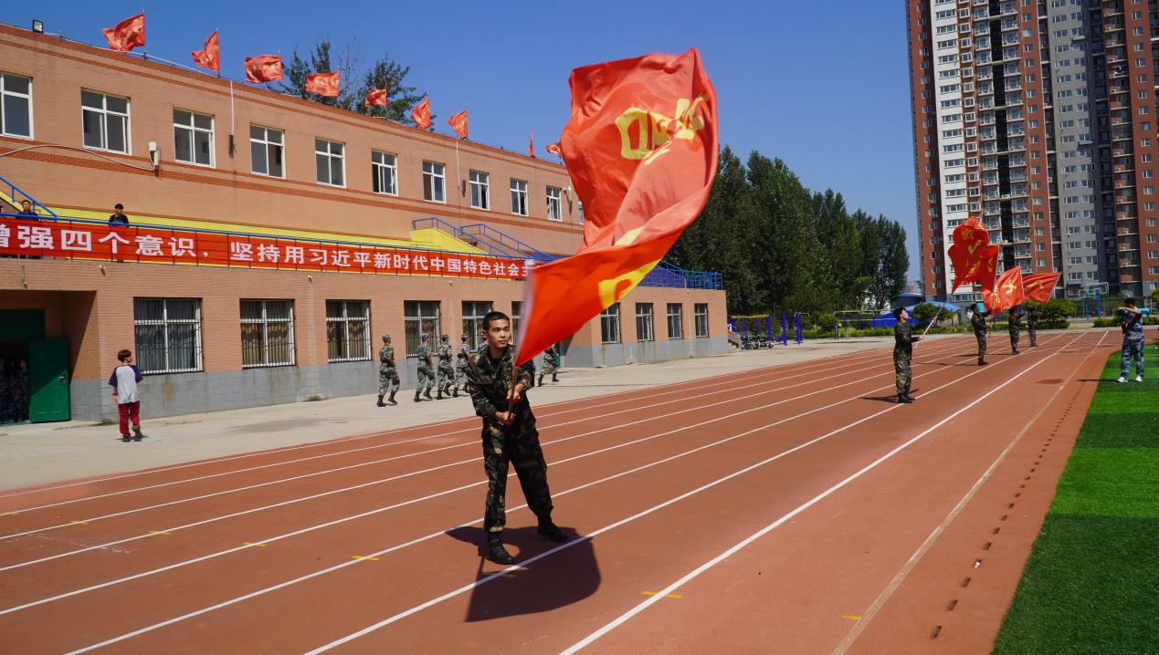 保定理工學(xué)院2023級新生軍訓(xùn)開營式隆重舉行