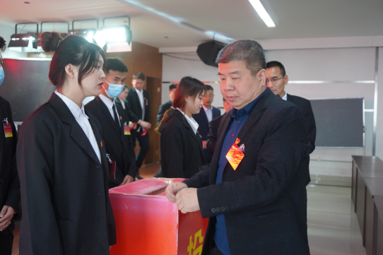 保定理工學(xué)院第二次學(xué)生代表大會