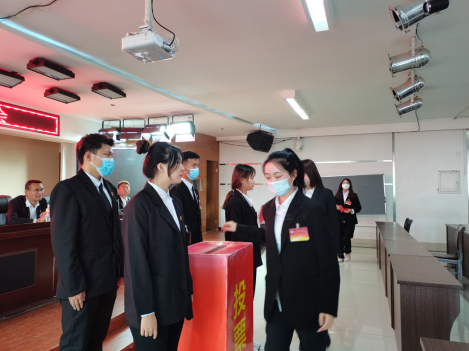 保定理工學(xué)院第二次學(xué)生代表大會