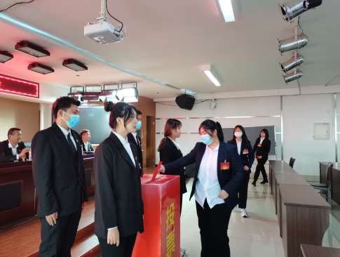 保定理工學(xué)院第二次學(xué)生代表大會