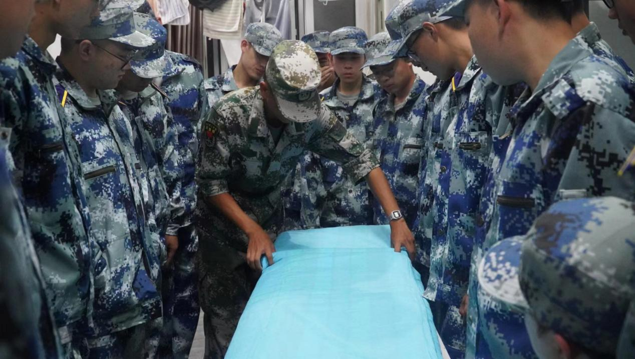軍訓(xùn)簡報(bào):軍訓(xùn)正當(dāng)時(shí),青春灑汗水