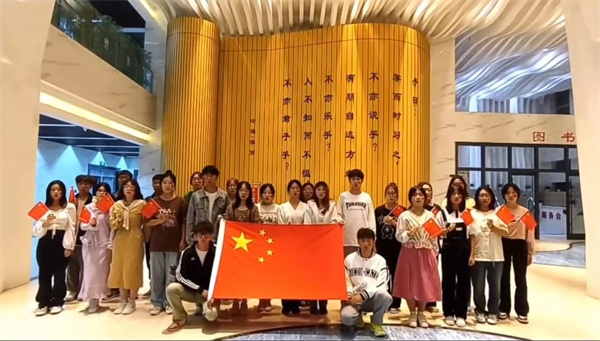 我與祖國合張影，一聲祝福送祖國
