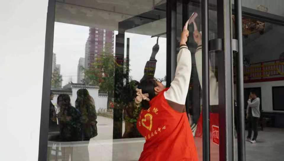 志愿服務(wù)暖人心,養(yǎng)老院里筑真情