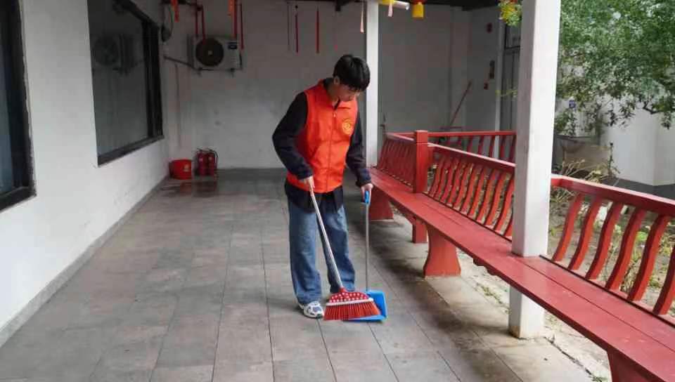 志愿服務(wù)暖人心,養(yǎng)老院里筑真情