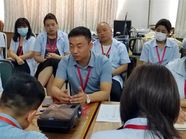 凝心聚力育棟梁——經(jīng)濟學(xué)院院務(wù)會順利召開