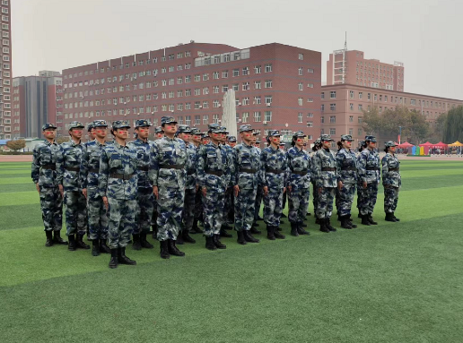 隊列會操馳騁賽場，青春飛揚