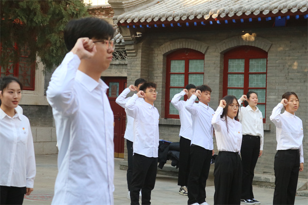 我院舉行2023年新發(fā)展團(tuán)員入團(tuán)儀式暨留法勤工儉學(xué)運(yùn)動(dòng)紀(jì)念館主題教育活動(dòng)