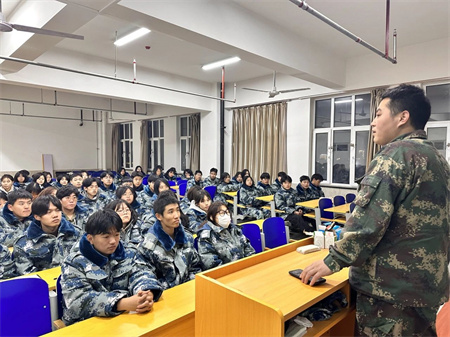 傾聽學(xué)生心聲，交流共話成長--藝術(shù)學(xué)院組織召開“藝術(shù)學(xué)院民主座談會(huì)”