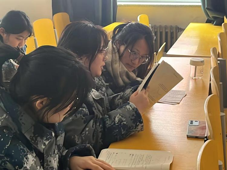 雷鋒精神共傳承,志愿服務(wù)學雷鋒
