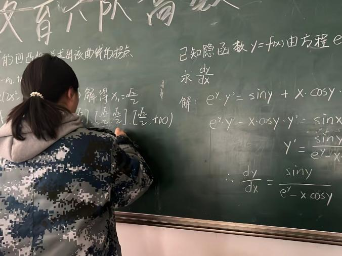 雷鋒精神共傳承,志愿服務(wù)學雷鋒