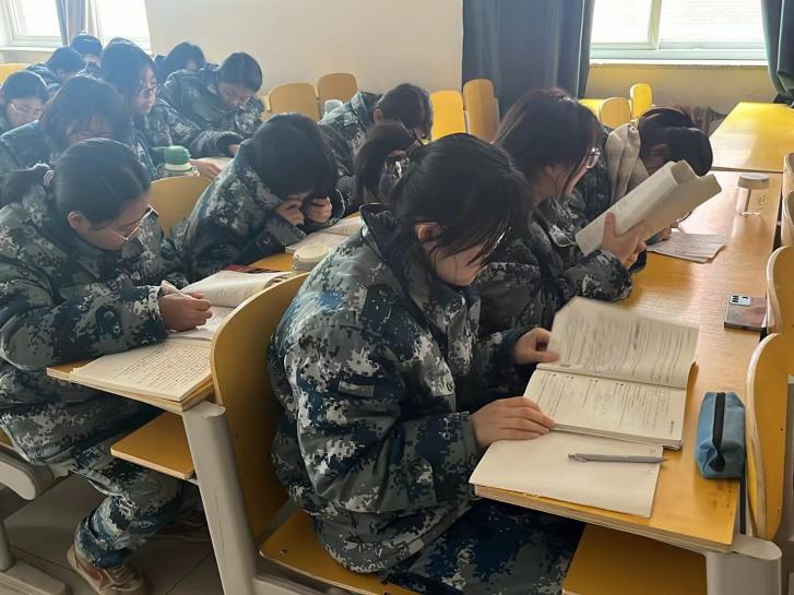 雷鋒精神共傳承,志愿服務(wù)學雷鋒