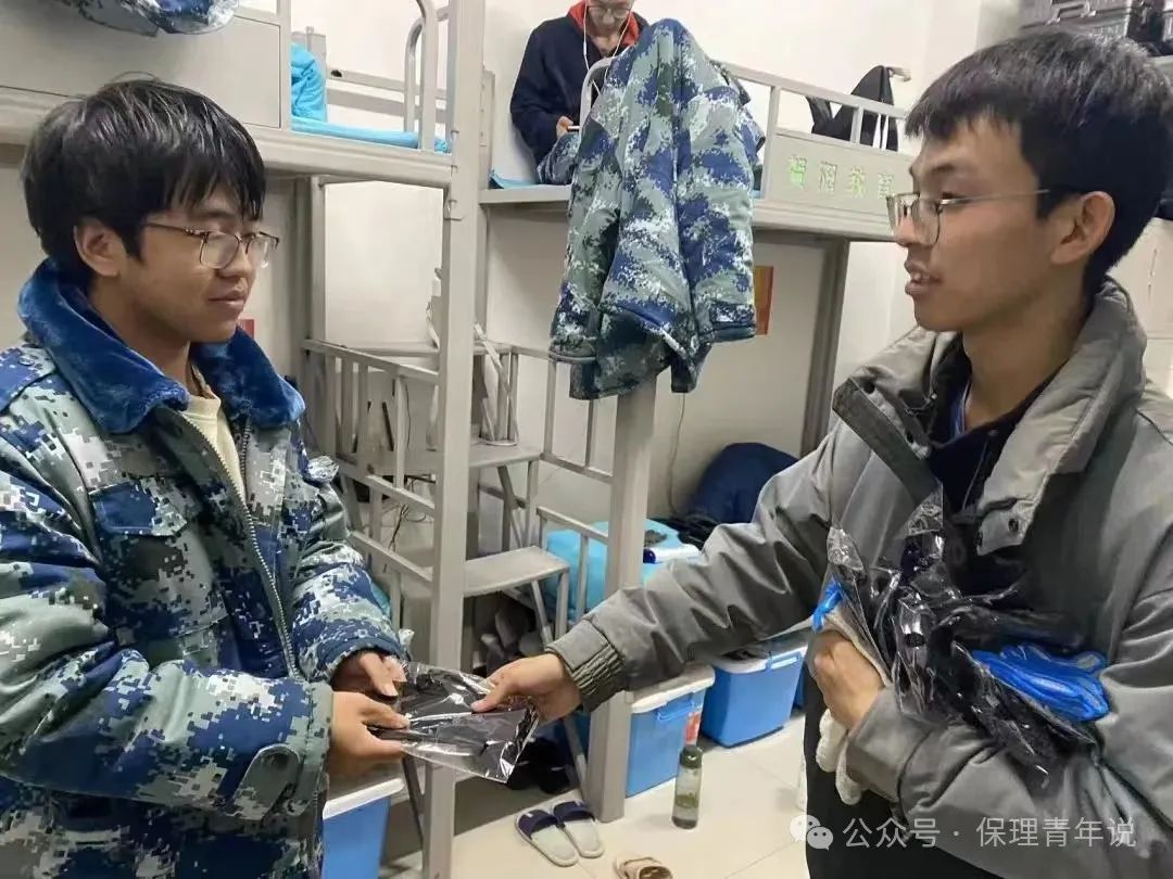 雷鋒精神共傳承,志愿服務(wù)學雷鋒