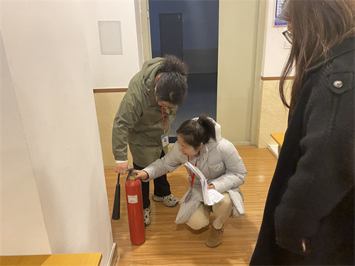 實(shí)驗(yàn)室建設(shè)穩(wěn)步進(jìn)行，安全檢查嚴(yán)陣以待