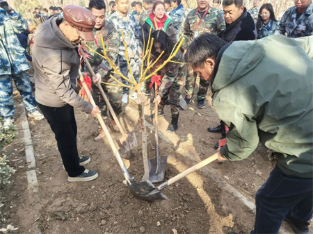 “草木皆待春，你我共護(hù)綠”——保定理工學(xué)院藝術(shù)學(xué)院開展“3.12植樹節(jié)”主題活動