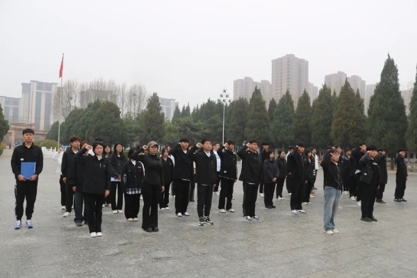 緬懷革命先烈，賡續(xù)紅色血脈|我院順利開展徒步祭掃烈士陵園活動