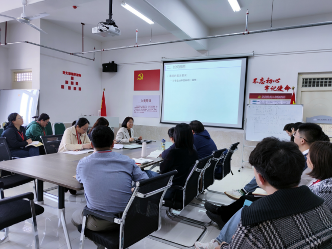 信息科學(xué)與工程學(xué)院  舉辦2024屆畢業(yè)論文（設(shè)計(jì)）工作專(zhuān)題培訓(xùn)會(huì)