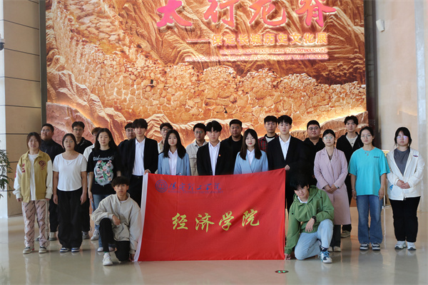 我院組織學(xué)生參加保定市博物館承辦的4月23日世界讀書日“長(zhǎng)城，你好”詩(shī)文誦讀活動(dòng)
