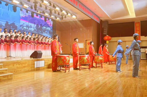保定理工學(xué)院||管理學(xué)院||我校舉辦“青春孕育無(wú)限希望，青年創(chuàng)造美好明天”大型合唱會(huì)