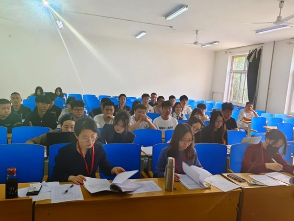 保定理工學院||管理學院||我院順利完成2023年第一場論文答辯工作