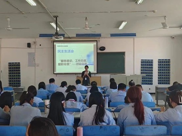保定理工學院||管理學院||我院召開“服務意識、工作態(tài)度、履職盡責”大討論活動 –-分享會
