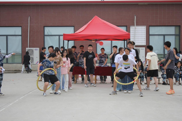 保定理工學(xué)院‖管理學(xué)院‖我院舉辦“運動青春，快樂無限”趣味運動會