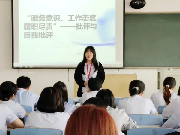 保定理工學(xué)院||管理學(xué)院||我院教師在“服務(wù)意識(shí)、工作態(tài)度、履職盡責(zé)”大討論民主生活會(huì)展開(kāi)批評(píng)與自我批評(píng)