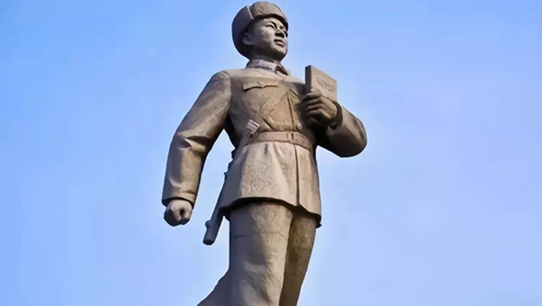 學(xué)習(xí)雷鋒‖管理學(xué)院‖弘揚雷鋒精神，爭做進步青年