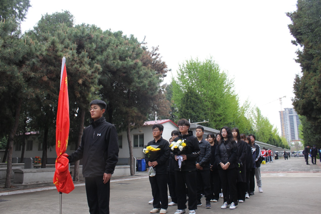 保定理工學(xué)院|管理學(xué)院|憶苦思甜祭烈士，風(fēng)起清明表哀思