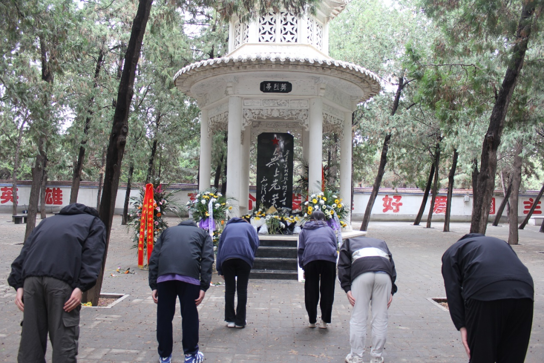 保定理工學(xué)院|管理學(xué)院|憶苦思甜祭烈士，風(fēng)起清明表哀思