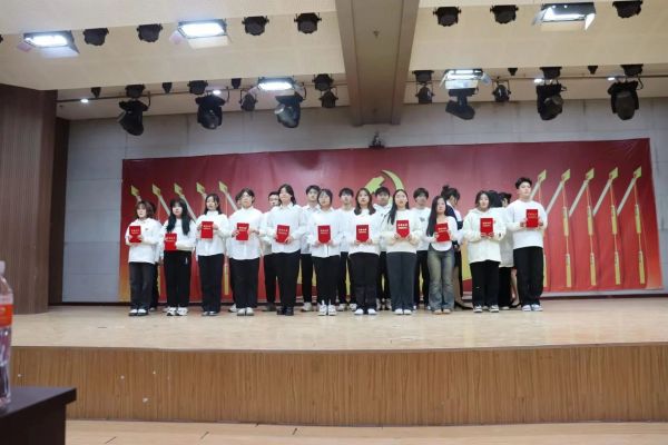 保定理工學院||管理學院||“管理催奮進，榜樣促前行”年末表彰大會