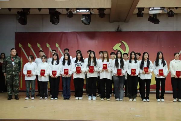 保定理工學院||管理學院||“管理催奮進，榜樣促前行”年末表彰大會