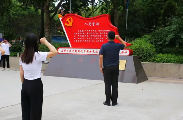 保定理工學(xué)院||管理學(xué)院||叮咚，你有一篇校園介紹請(qǐng)查收！