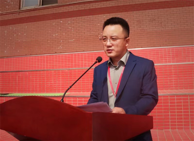 保定理工學(xué)院隆重舉行“國(guó)防后備營(yíng)”成立暨授旗儀式