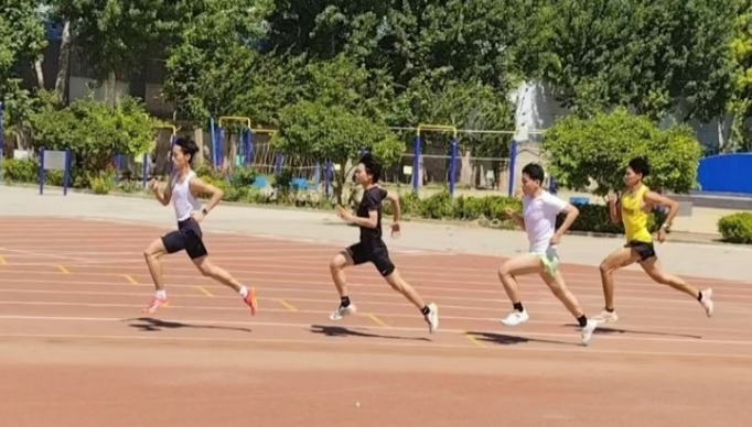保定理工學(xué)院田徑隊(duì)與河北農(nóng)業(yè)大學(xué)田徑隊(duì)舉行田徑交流賽