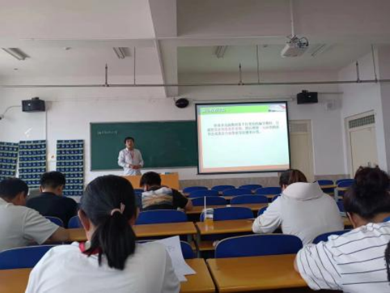 數(shù)學教研室加強對青年教師的培養(yǎng)和幫扶