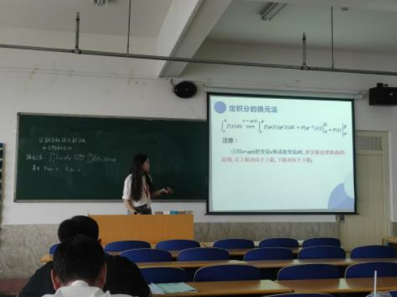 數(shù)學教研室加強對青年教師的培養(yǎng)和幫扶