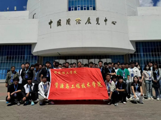 機械專業(yè)學生參加第十八屆北京國際智能裝備及工業(yè)自動化展