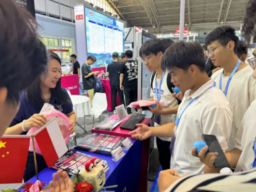機械專業(yè)學生參加第十八屆北京國際智能裝備及工業(yè)自動化展